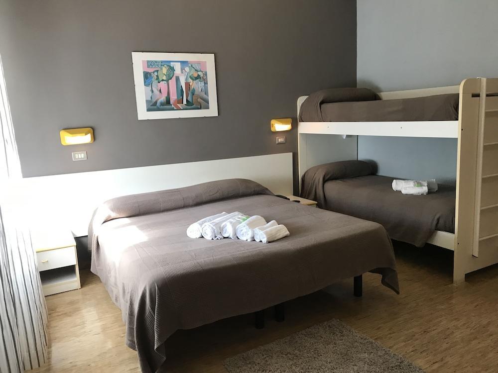 Hotel Augustus 밀라노마리티마 외부 사진