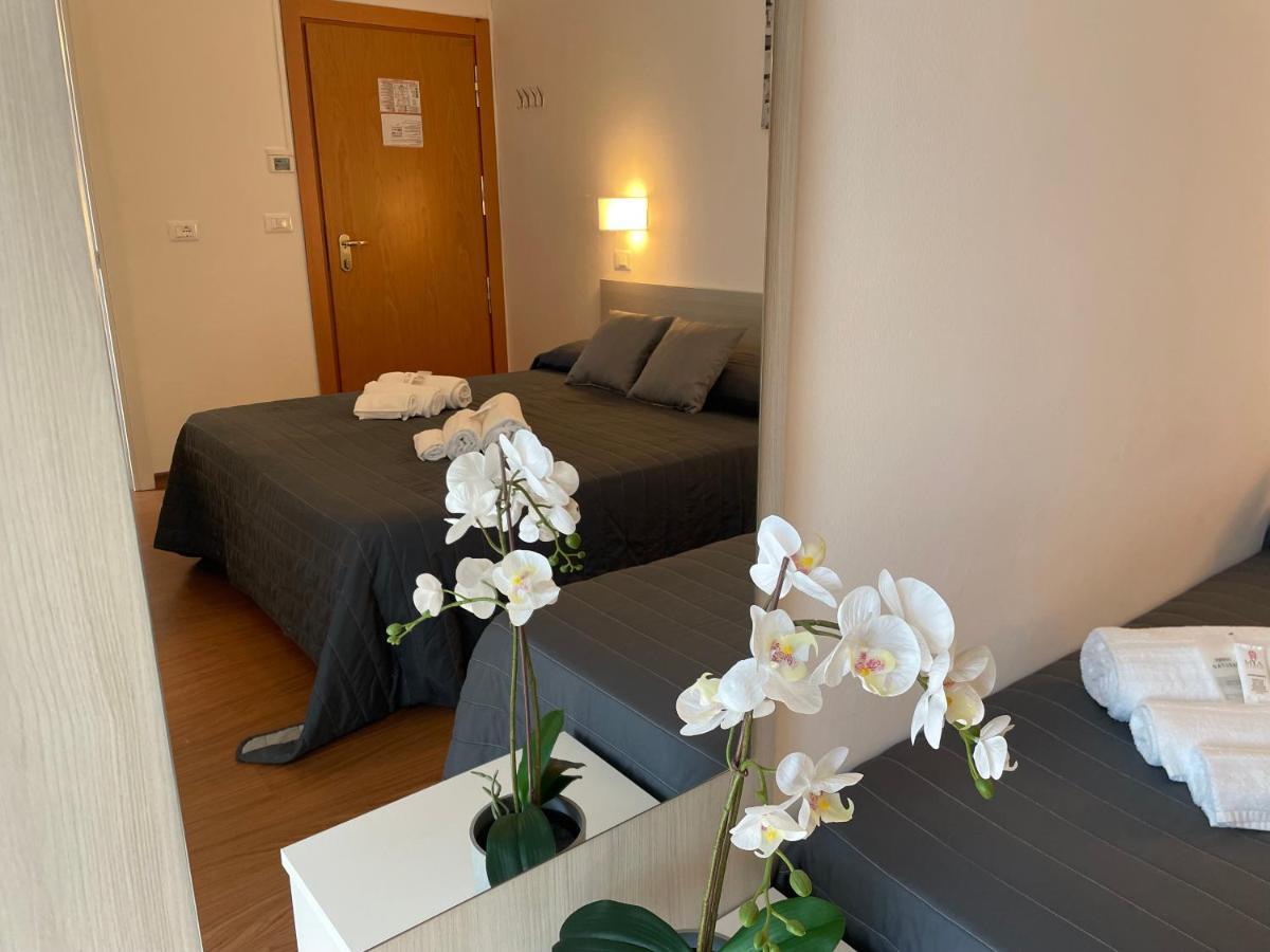 Hotel Augustus 밀라노마리티마 외부 사진