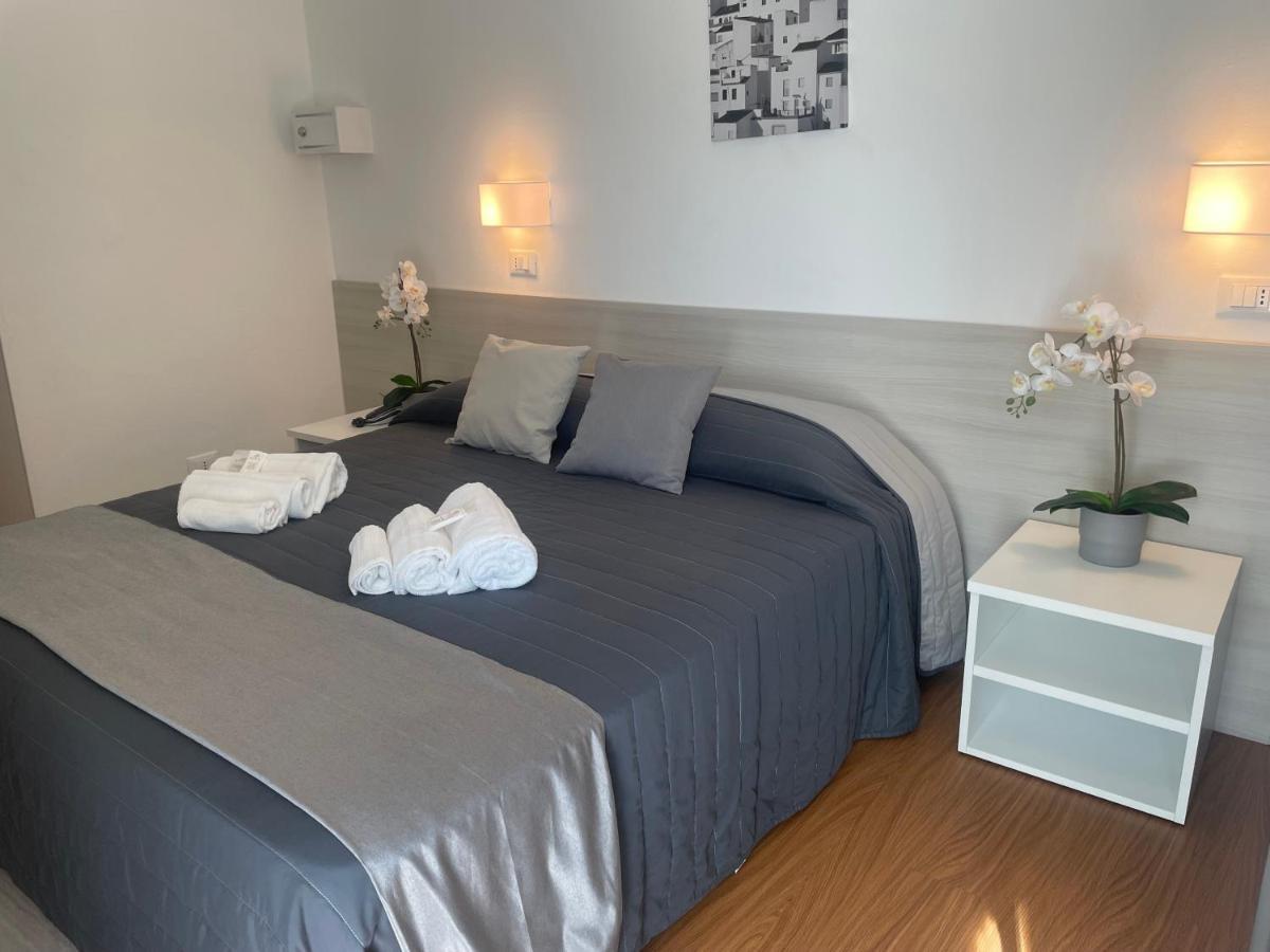 Hotel Augustus 밀라노마리티마 외부 사진