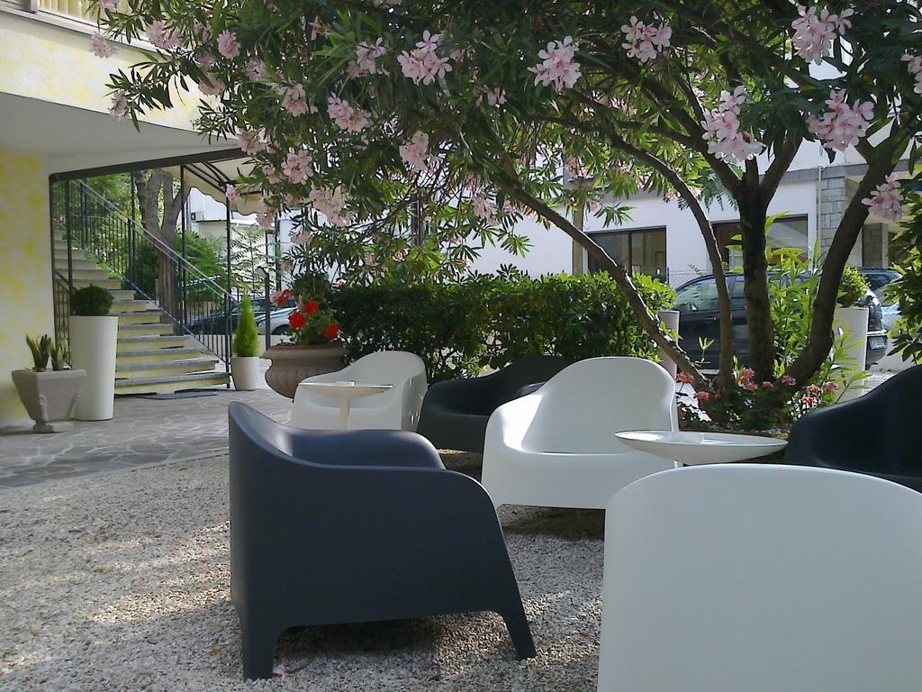 Hotel Augustus 밀라노마리티마 외부 사진