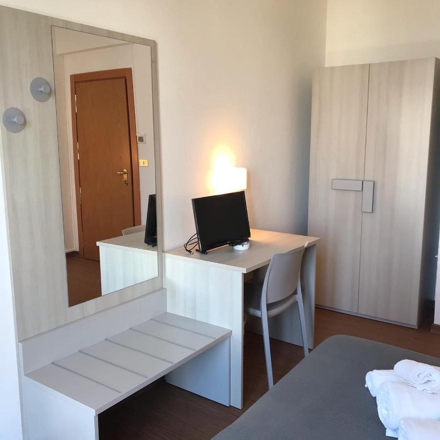 Hotel Augustus 밀라노마리티마 외부 사진